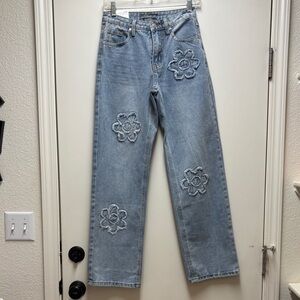NWT Cali1850 Women's Floral Embroidered Light Blue Jeans Size 3/26